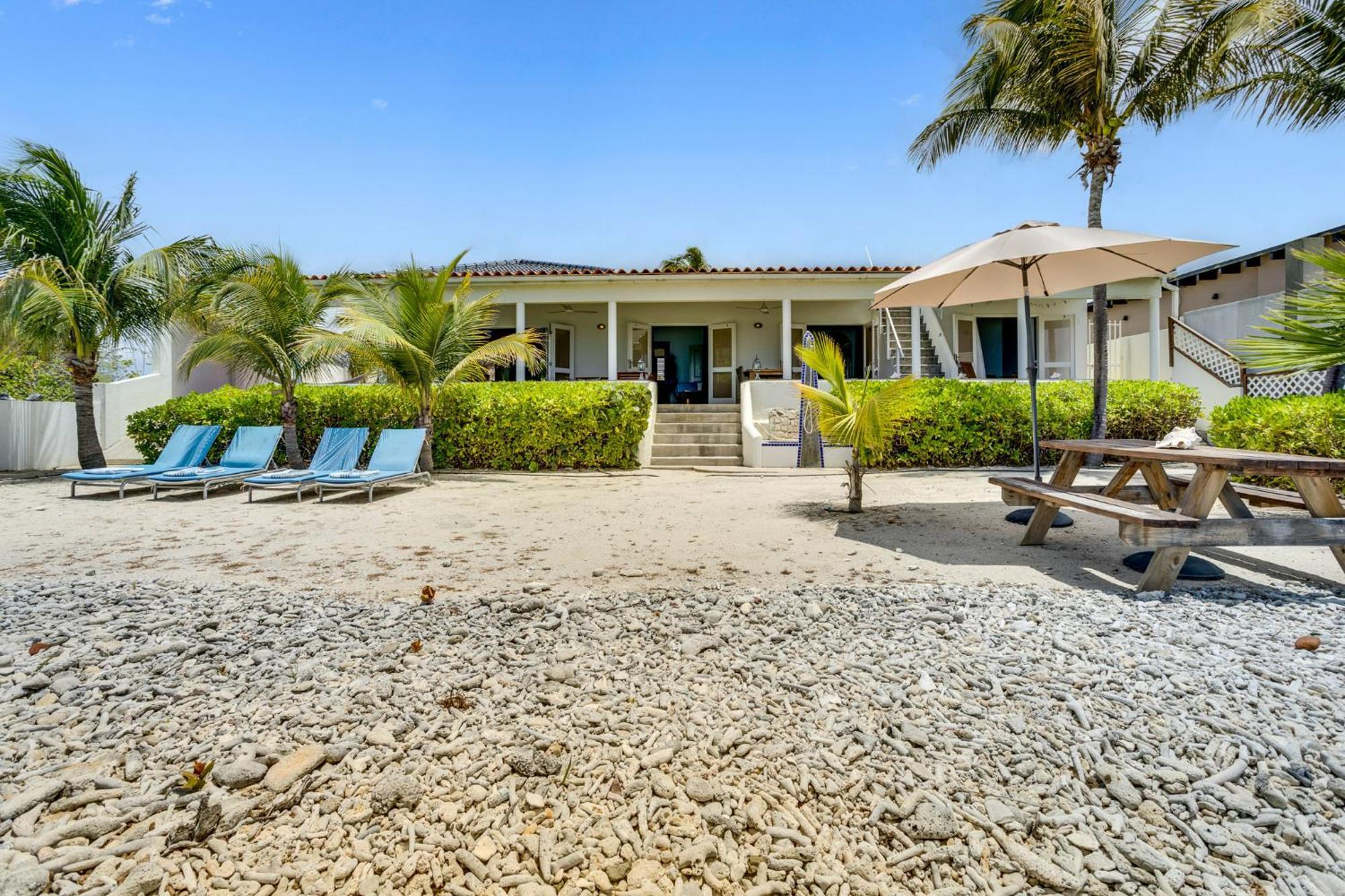 Oceanfront - Villa Port Of Call - Playa Exterior photo